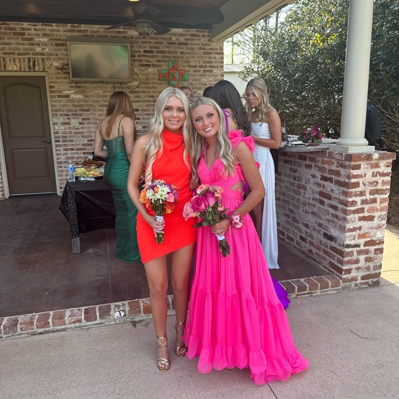 the right prom dress! perfect condition - Picture 2 of 3